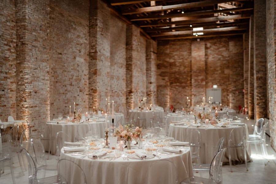 foto sala predisposta per il matrimonio di Gabriele e Chiara